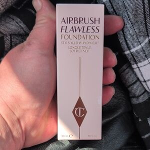 Charlotte Tilbury Airbrush Flawless Foundation - Light Beige